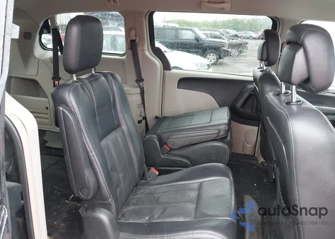 2012 Chrysler Town & Country Touring z USA, uszkodzony, nr VIN 2C4RC1BG2CR326214